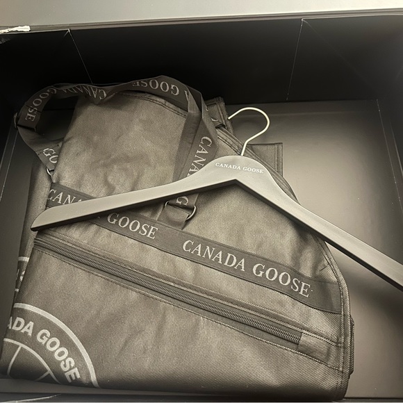 Authentic Canada Goose Chelsea Parka - Picture 8 of 8